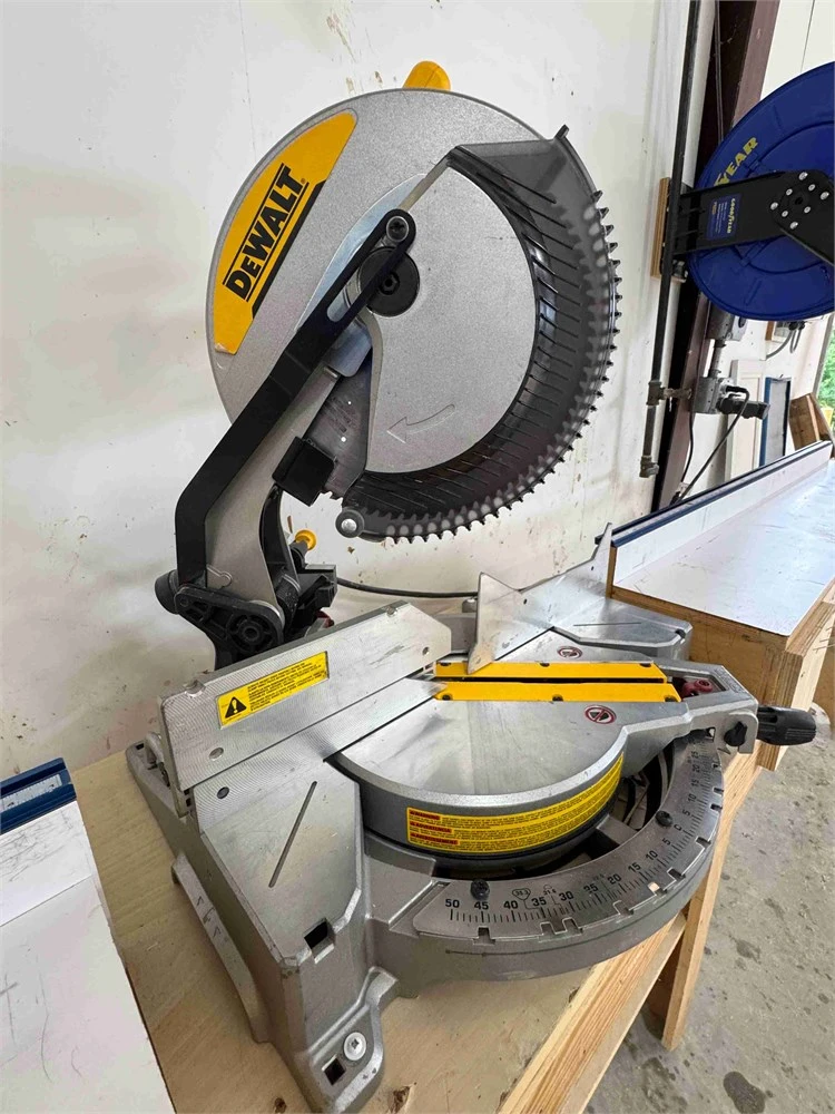 Used DEWALT DWS715 Cross Cut Saws Texas US | MachineryMax #1249217