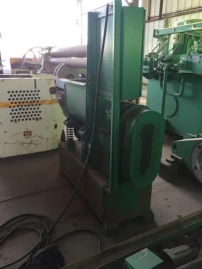 Ultramatic Vibratory Finisher