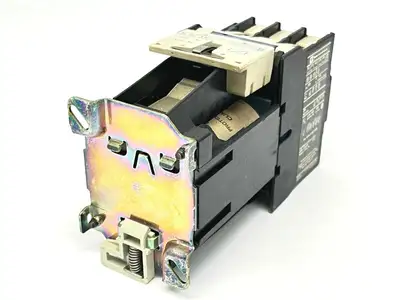 LP1D3210,LA4DE1E | Telemecanique LP1D3210 Contactor w/ LA4DE1E Suppressor - Used