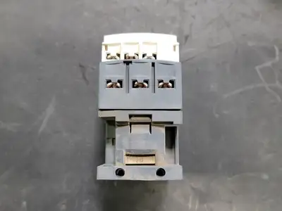 USED SCHNEIDER ELECTRIC LC1D09G7