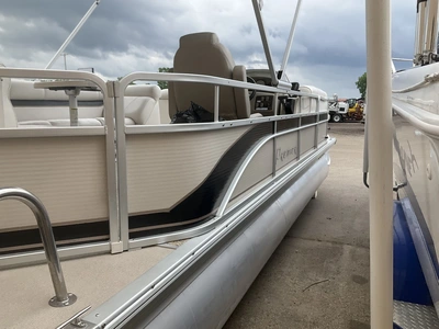 USED 2005 PREMIER 225 LEGEND