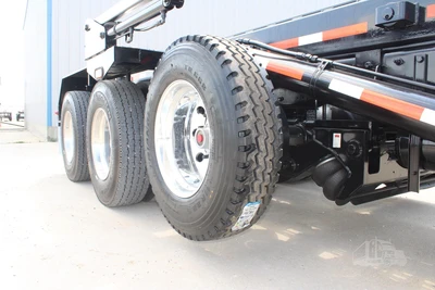 New | in-Stock 2027 PETERBILT 548 Rolloff Trucks Texas US | Roll Off Truck World #1492013