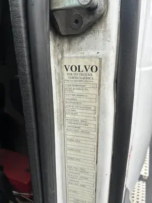 USED 2015 VOLVO VNM64T200