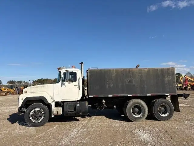 Used 1995 MACK RD690S Water Trucks North Carolina US | Southeastern Equipment Corp #1467794
