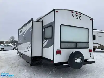 USED 2018 FOREST RIVER VIBE 288RLS
