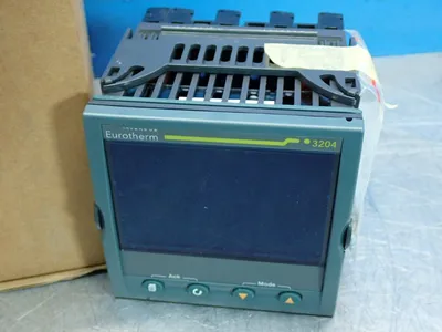 New | in-Stock EUROTHERM 3204 Temperature Controls Ohio US | HGR 24 #1095183