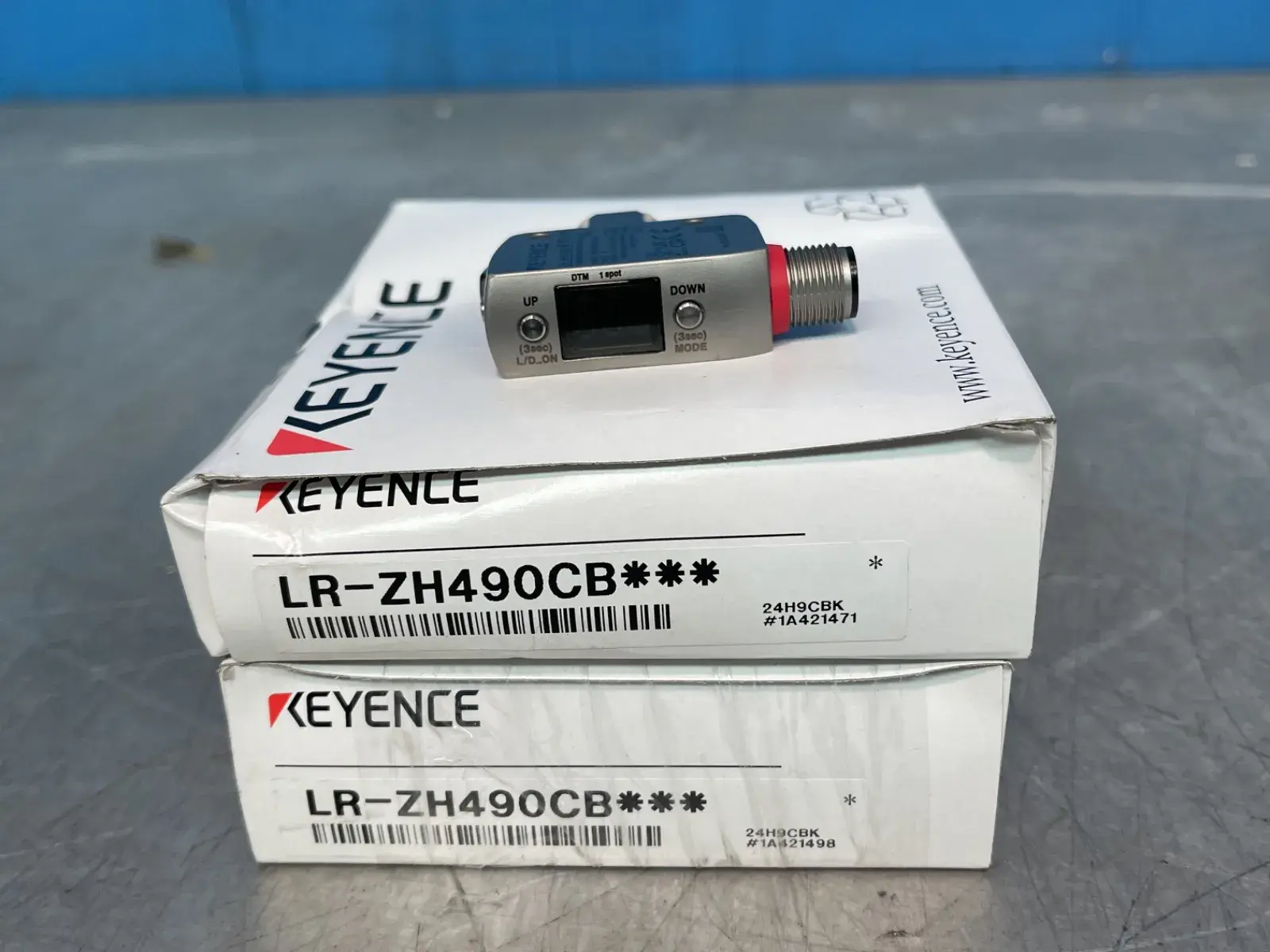 USED KEYENCE LRZH490CB