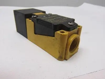 Turck Ni20NF-CP40-VP4X2 Combiprox 10...65VDC Proximity Sensor