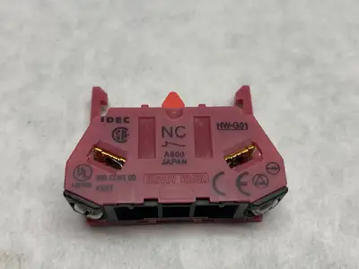 USED IDEC HEAVY DUTY CONTACT BLOCK, 22MM, RED, FINGER SAFE