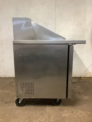 152-0542 True TSSU-48 Self Contained Sandwich Pizza Prep Table Cooler
