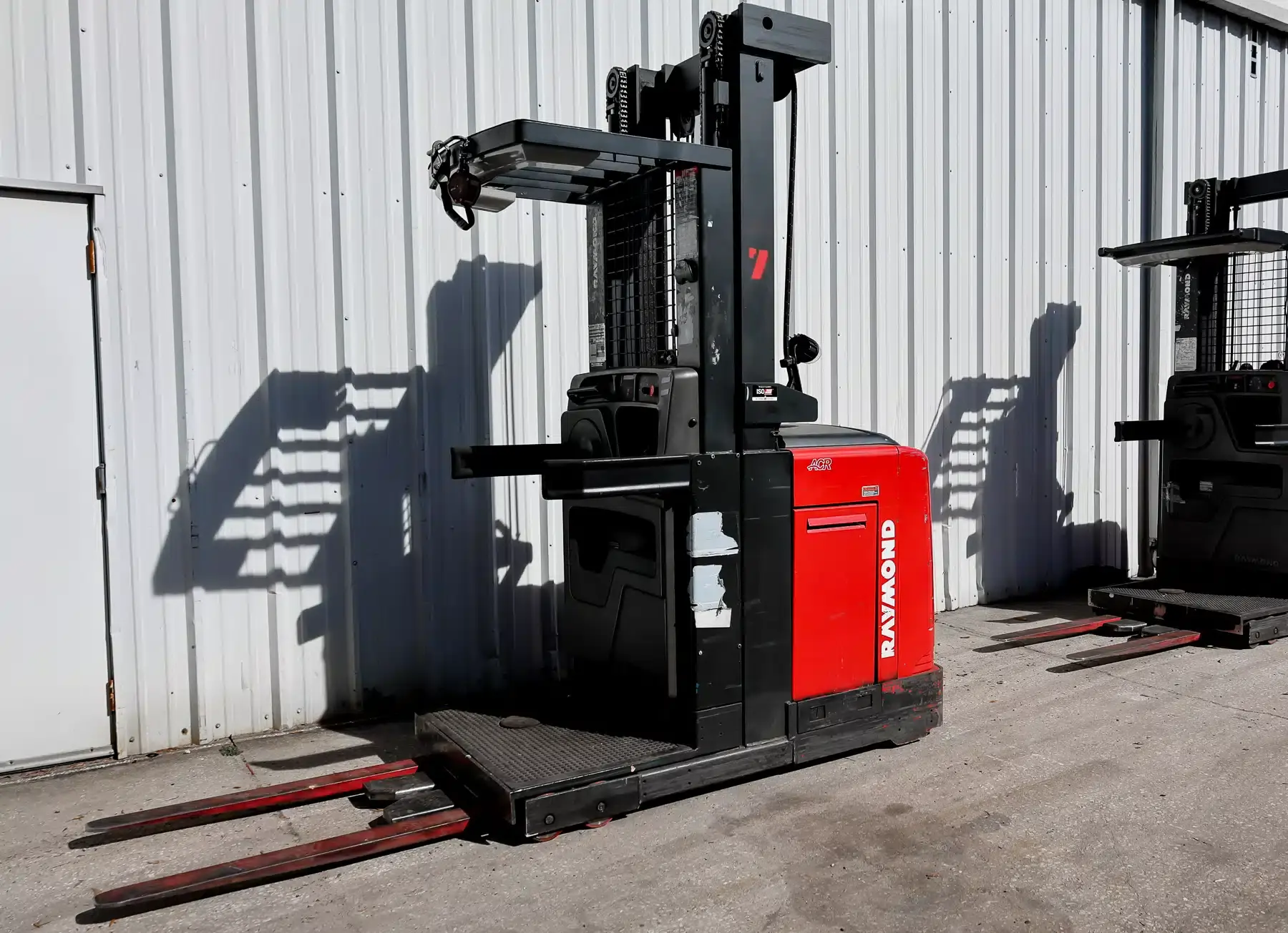 USED RAYMOND 5600