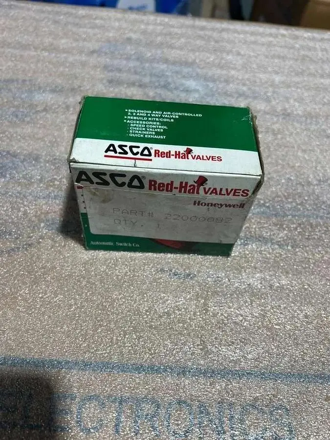 NEW OPEN BOX ASCO SOLENOID VALVE 1/4" PIPE USX8262D2212341 STK K739CC