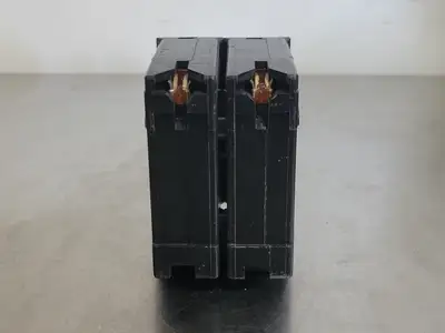 USED SQUARE D HOM220