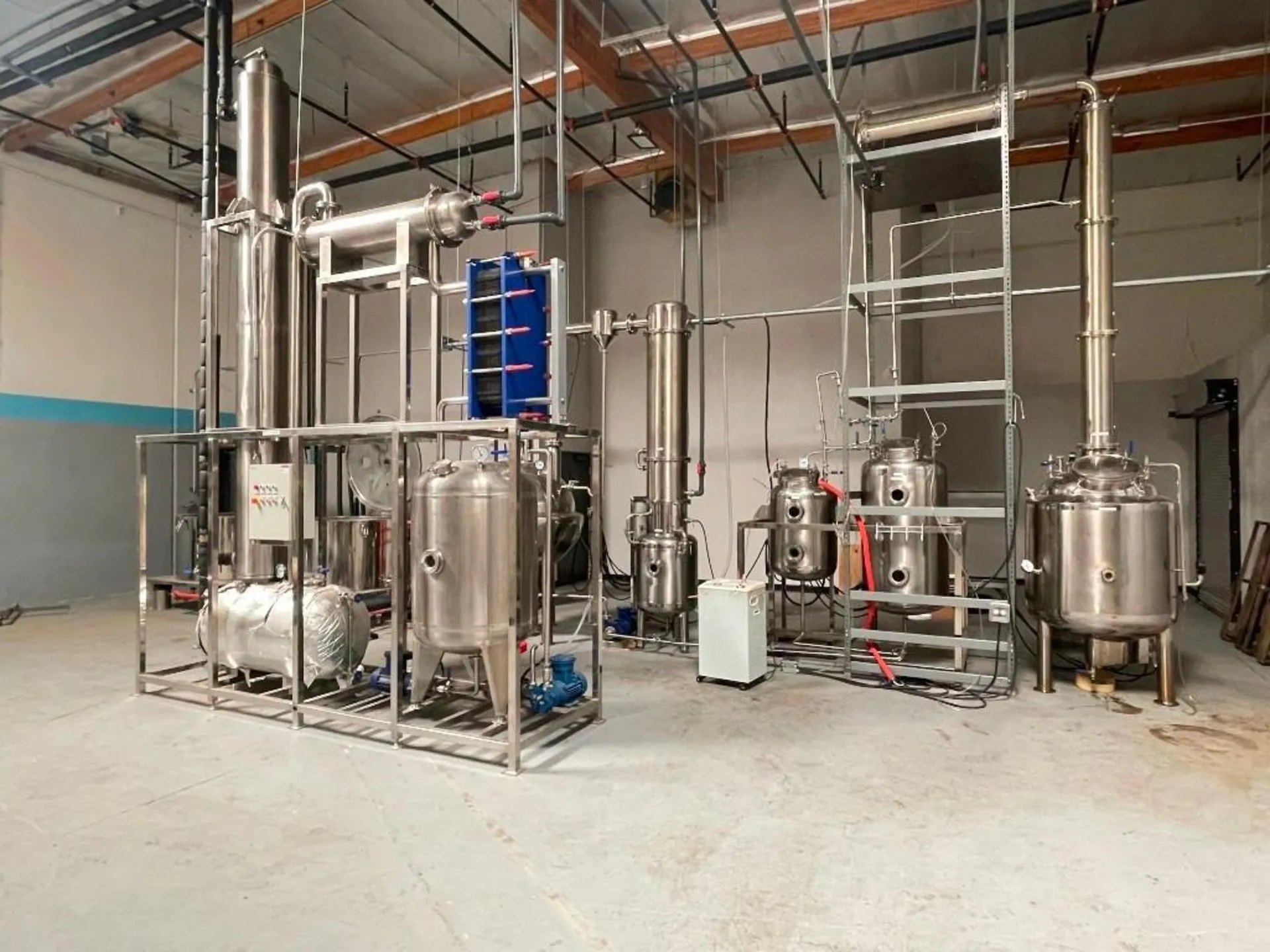 USED Full Extraction Line CENTRIFUGAL SEPARATOR, FALLING FILM EVAPORATOR, SPHERICAL VACUUM DECOMPRESSION