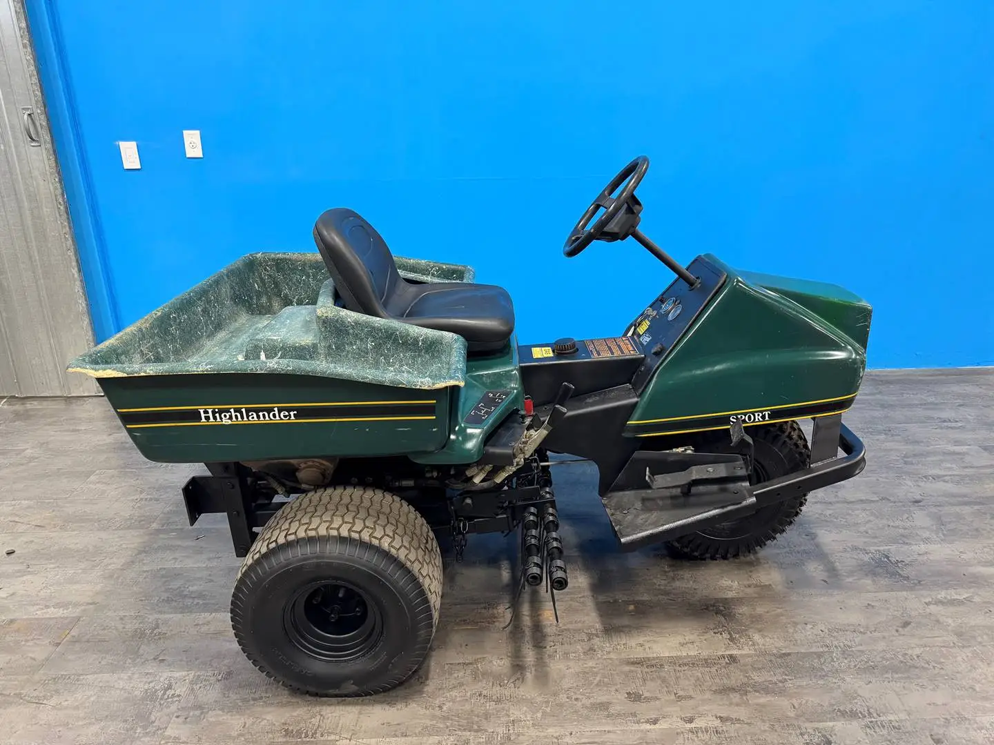 Used 2001 USED BROYHILL HIGHLANDER SPORT M-4100 Golf Trim & Surrounds Mowers Minnesota US | Birnstengel Equipment #1554106