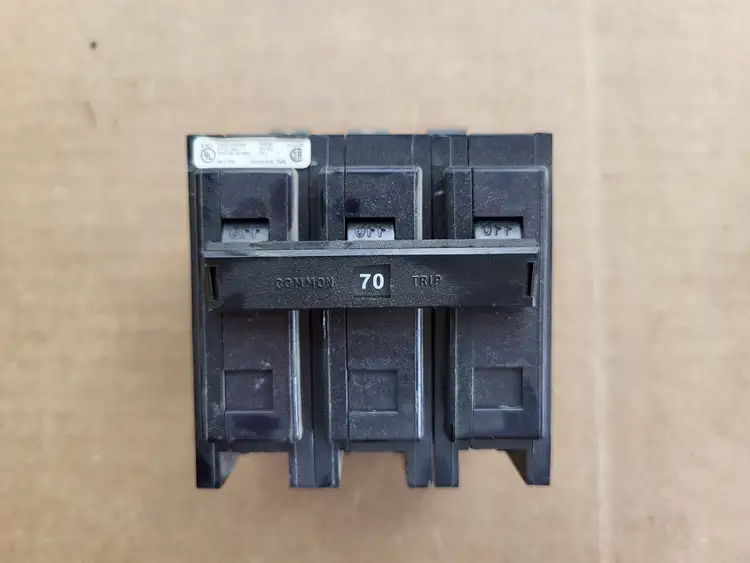 Used CUTLER-HAMMER BAB3070H Switchgears British Columbia CA | Lenmark #1438331