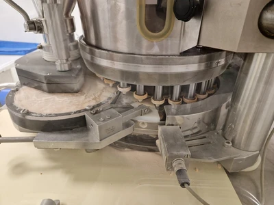 _UNKNOWN_ _UNKNOWN_ Press Tablet Rotary | Perry Equipment (5)