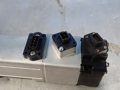 NEW OMRON R88MK10030TBS2