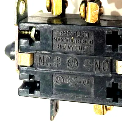 NEW LOT OF 3 GENERAL ELECTRIC CR2940U201 CONTACT BLOCK
