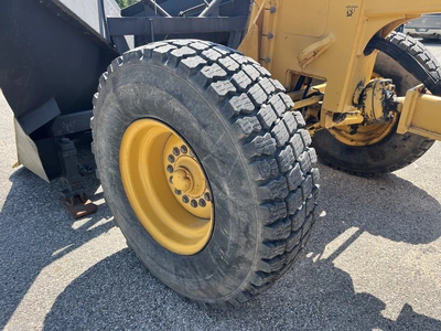 USED 2004 JOHN DEERE 670C SERIES 2
