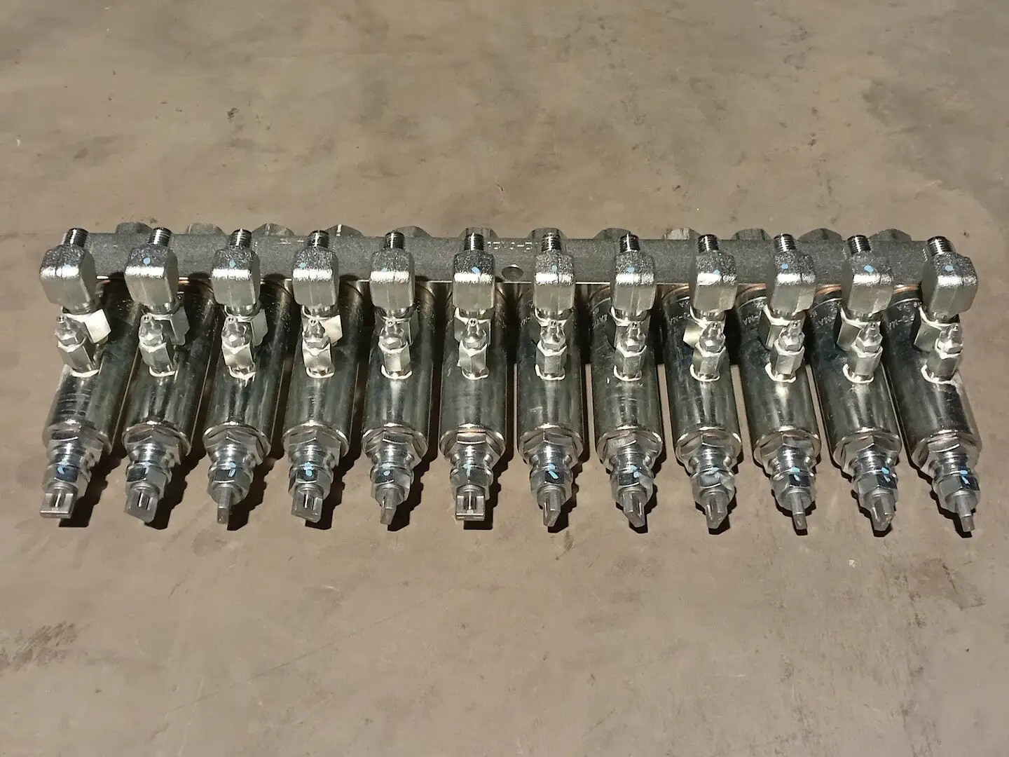 NEW HITACHI 4446881