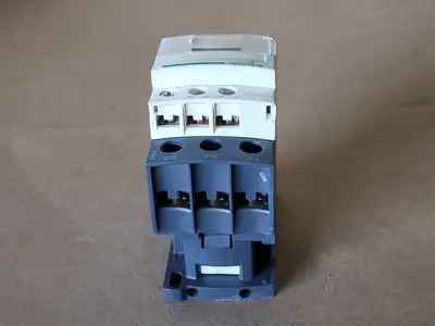 USED SCHNEIDER ELECTRIC LC1D32