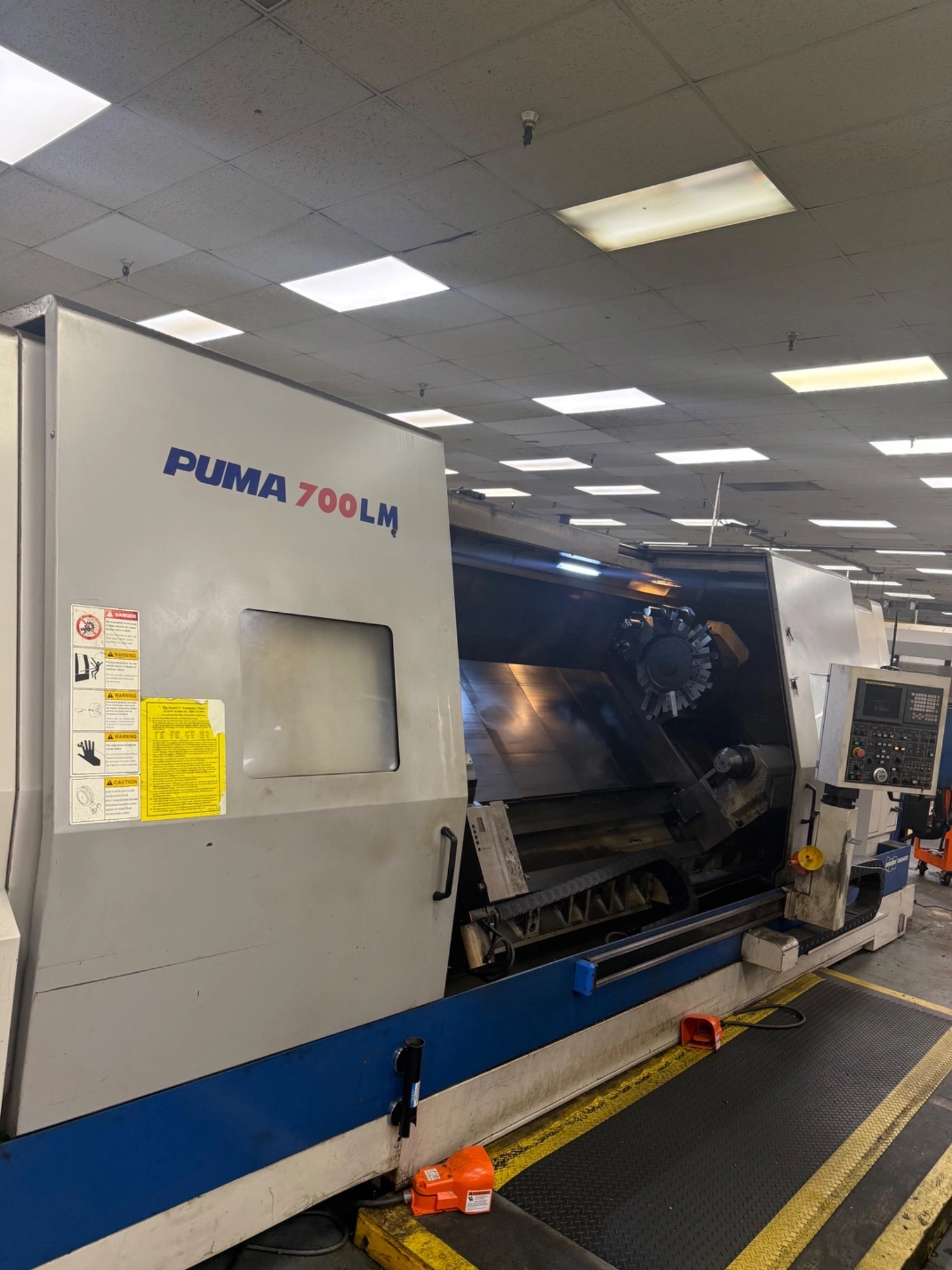 DOOSAN PUMA 700LM UNIVERSAL CNC LATHE WITH MILLING