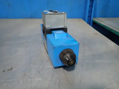 USED EATON VICKERS 02155807 DG4S4LW012NH61S471