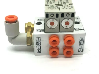 VV4QD15-02N3T VDQ1151-5MO | SMC VV4QD15-02N3T Manifold Base w/ VDQ1151-5MO Solenoid Valves - Used