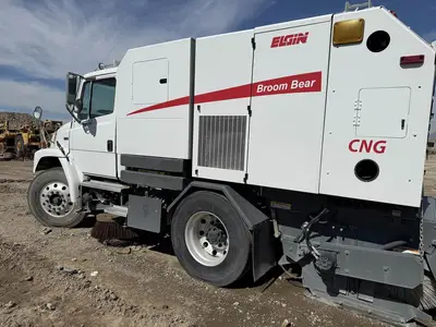 USED 2005 FREIGHTLINER FL70