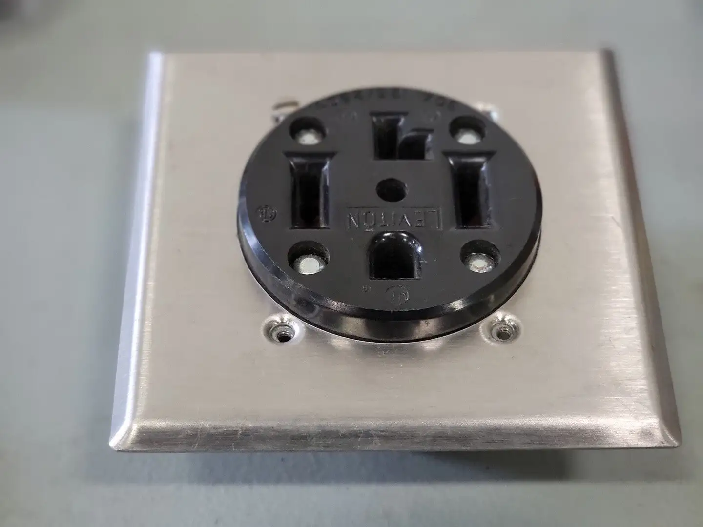 30A 125/250V Flush Mount Receptacle
