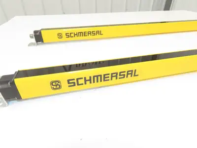 Schmersal SLC440COM-ER-0890-14 Safety Light Curtain Transmitter & Receiver Set