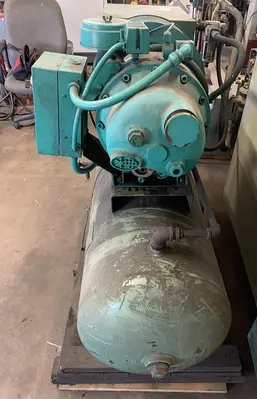 SULLAIR 20 HP SCREW-TYPE AIR-COMPRESSOR WITH CHAMPION AIR-DRYER