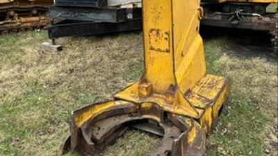 USED 2000 Deere 693B