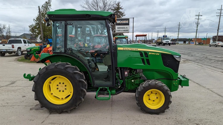 Used 2017 JOHN DEERE 5090GV Agricultural Tractors | Rosseel's Equipment Inc #720635