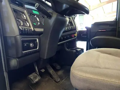 USED 2014 KENWORTH T800