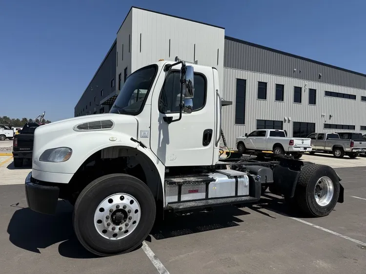 Used 2016 FREIGHTLINER BUSINESS CLASS Conventional trucks Minnesota US | Carco Truck & Equipment #1514100