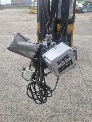 USED DELTA ELECTRIC CHAIN HOIST 1000 KG