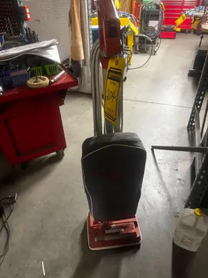 Used _UNKNOWN_ _UNKNOWN_ Vacuum Cleaners Ohio US | Myron Bowling Auctioneers Inc #1507948