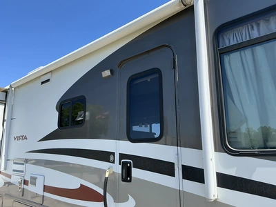 USED 2013 WINNEBAGO F53