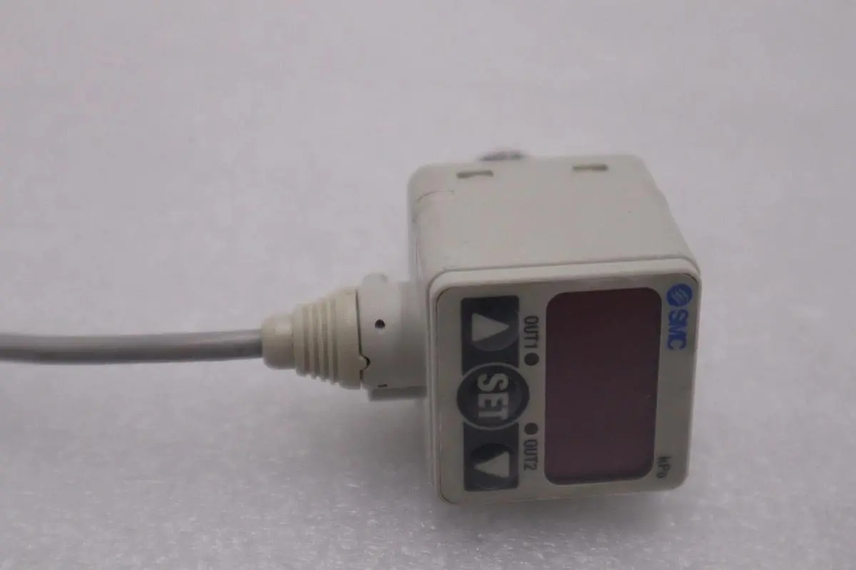 SMC ZSE50F-T2-62L SMC sensor-100~100kpa STOCK L-517-C