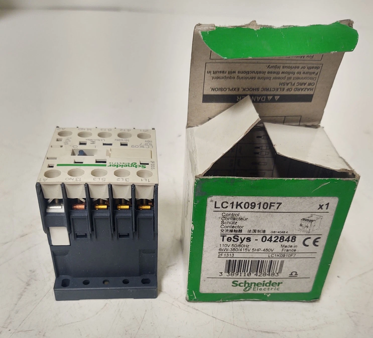 NEW SCHNEIDER LC1K0910F7