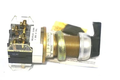 NEW ALLEN BRADLEY 800H-JP17KC7 SELECTOR SWITCH OPERATOR 800HJP17KC7