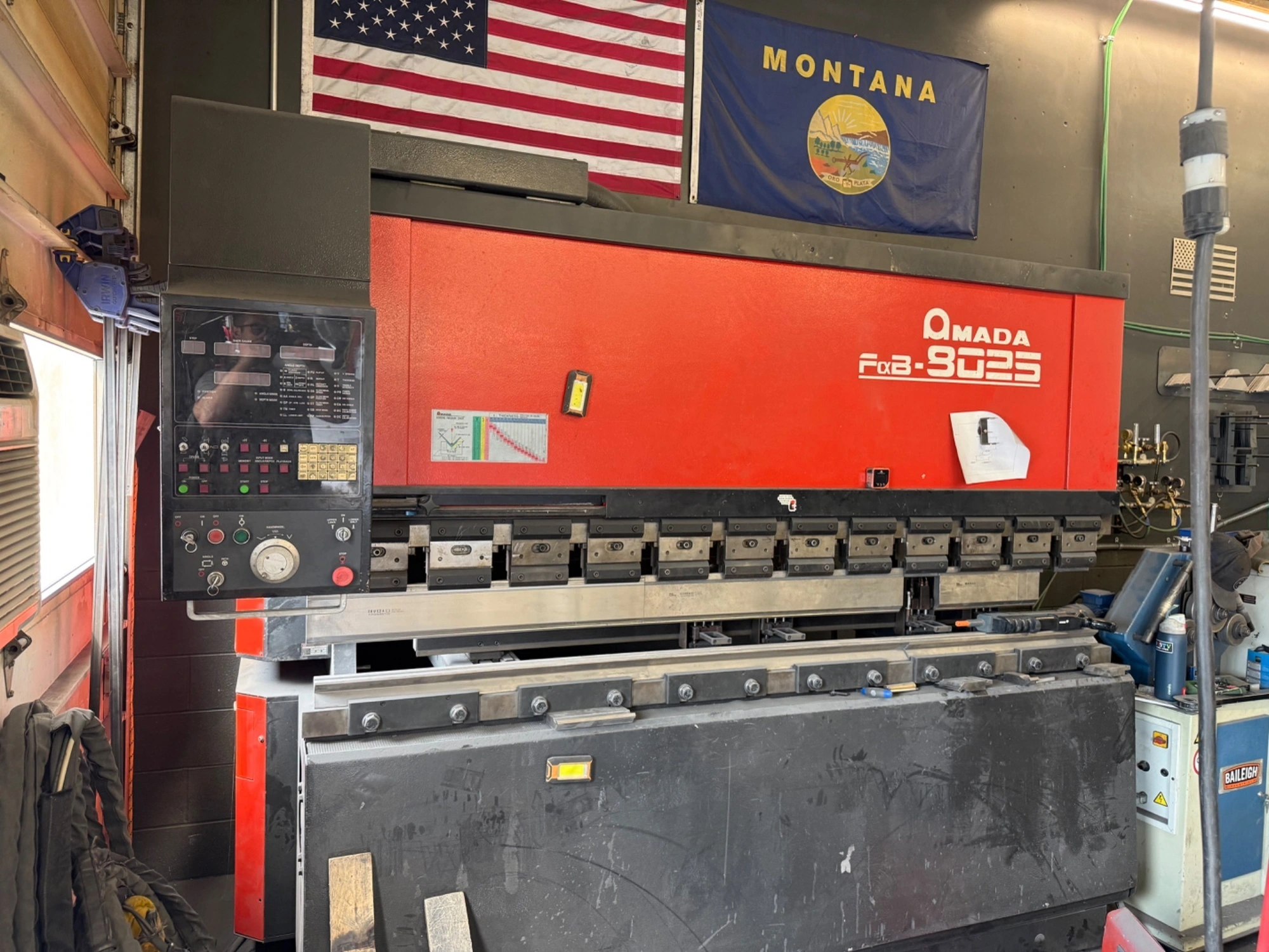 USED AMADA FBD-8025