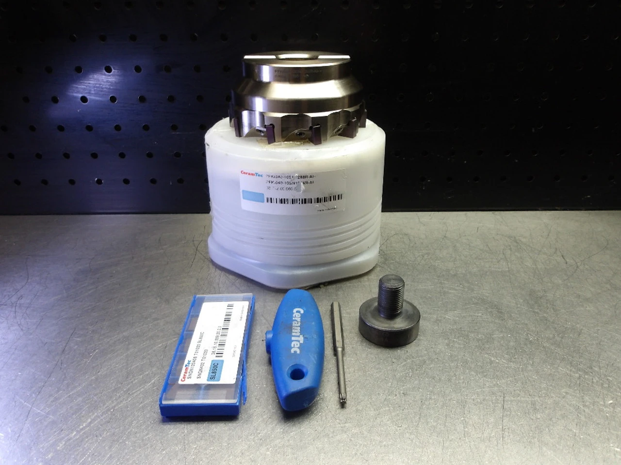 CeramTec 4" Indexable Facemill 1.250" Arbor PFKI040-10SN1288R-AI (LOC2040A)