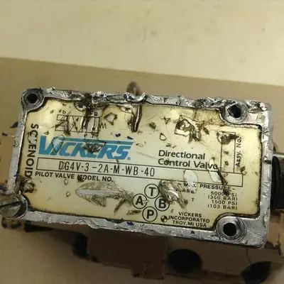 USED VICKERS DG4V-3-2A-M-WB-40 VALVE