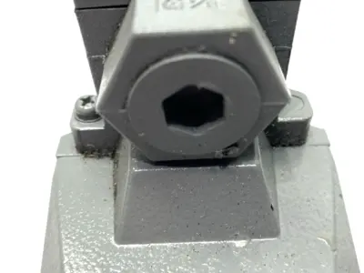 USED TOKIMEC HYDRAULIC DIRECTIONAL CONTROL VALVE 24V