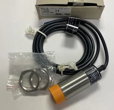 Used EFECTOR IIA3015-ANKG Relays & Switches | Surplus Asset Holdings #1205684