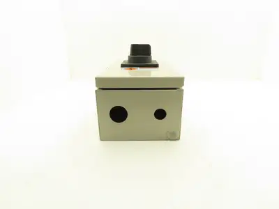 Fuji EW125JAGU-3P125 125A 480V 3-Pole Circuit Breaker Enclosure External Handle