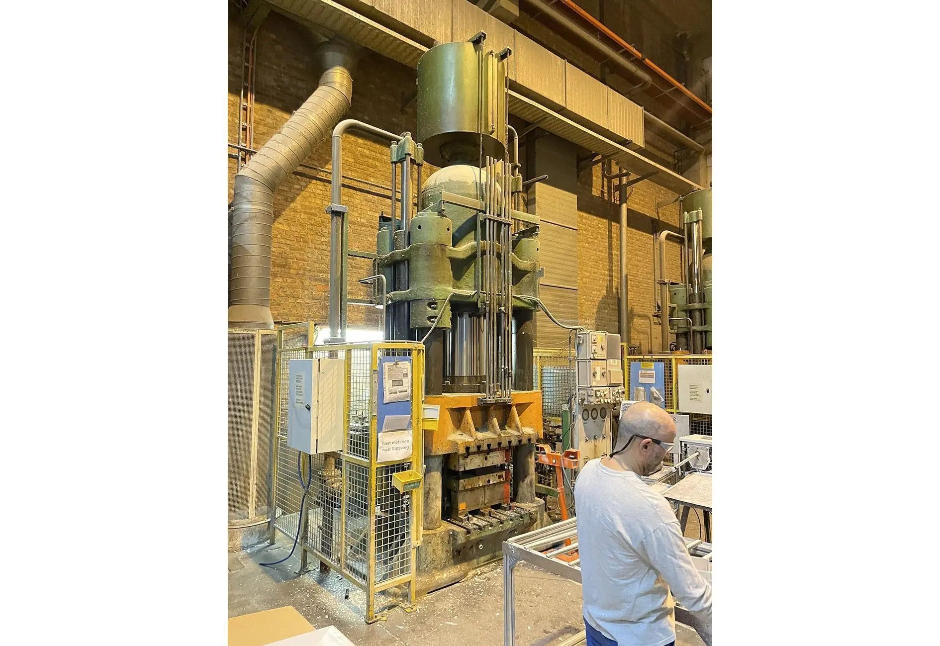 USED HL 1000 TON 4 COLUMN PRESS